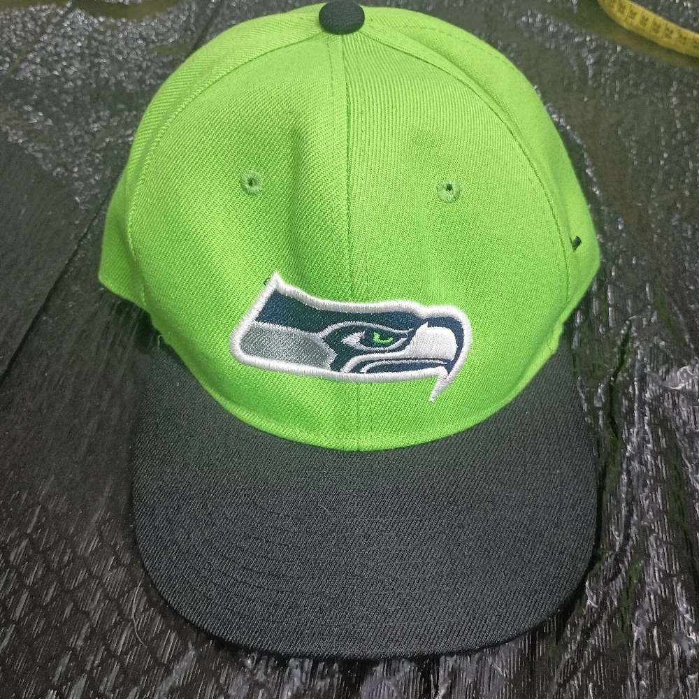 NFL Green and Black Hat Stylish Accessory - Picture 13 of 13